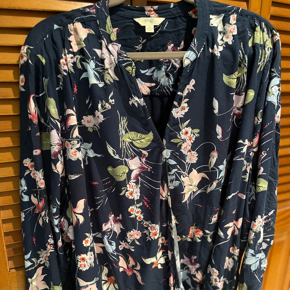 263. WOMENS TERRA & SKY 3X DETAIL TOP